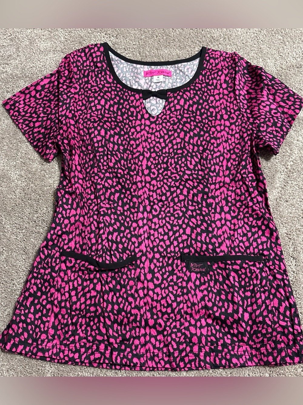 Women’s scrub top